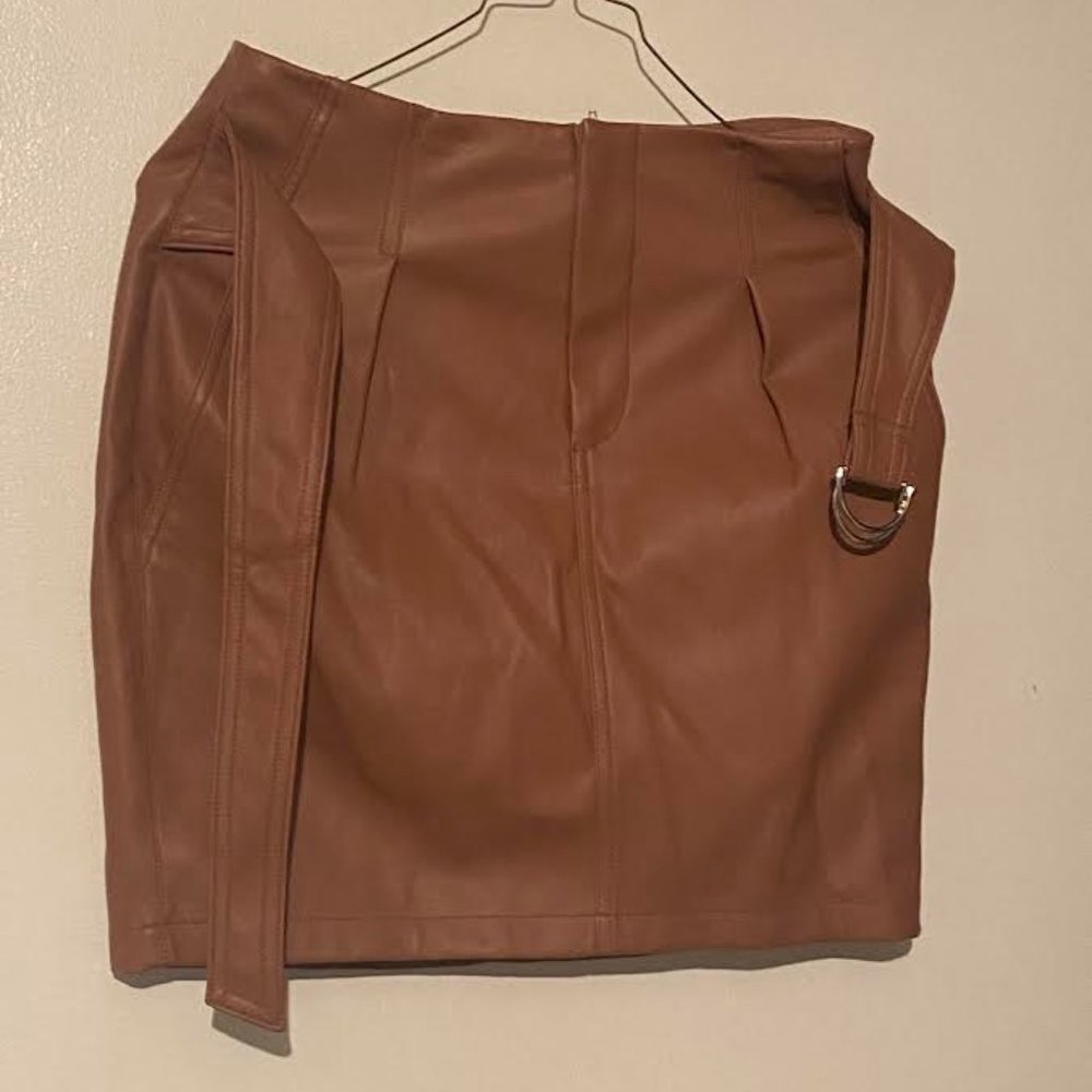 Faux leather short skirt